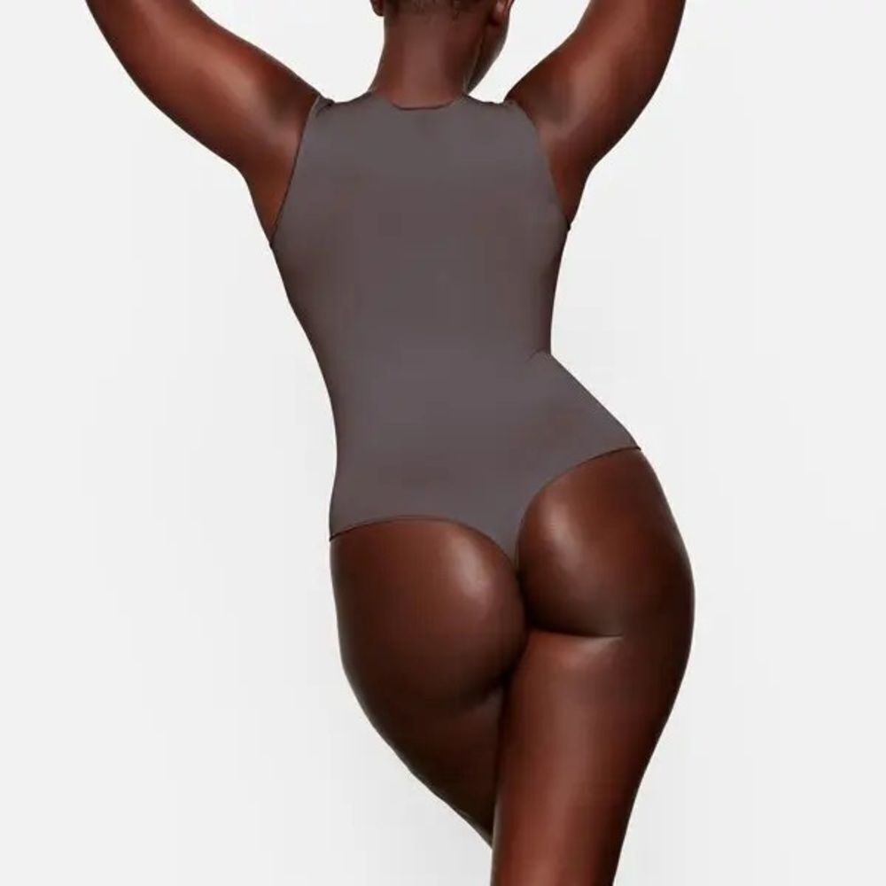 Essential crew neck sleeves body - Picture 2 of 3